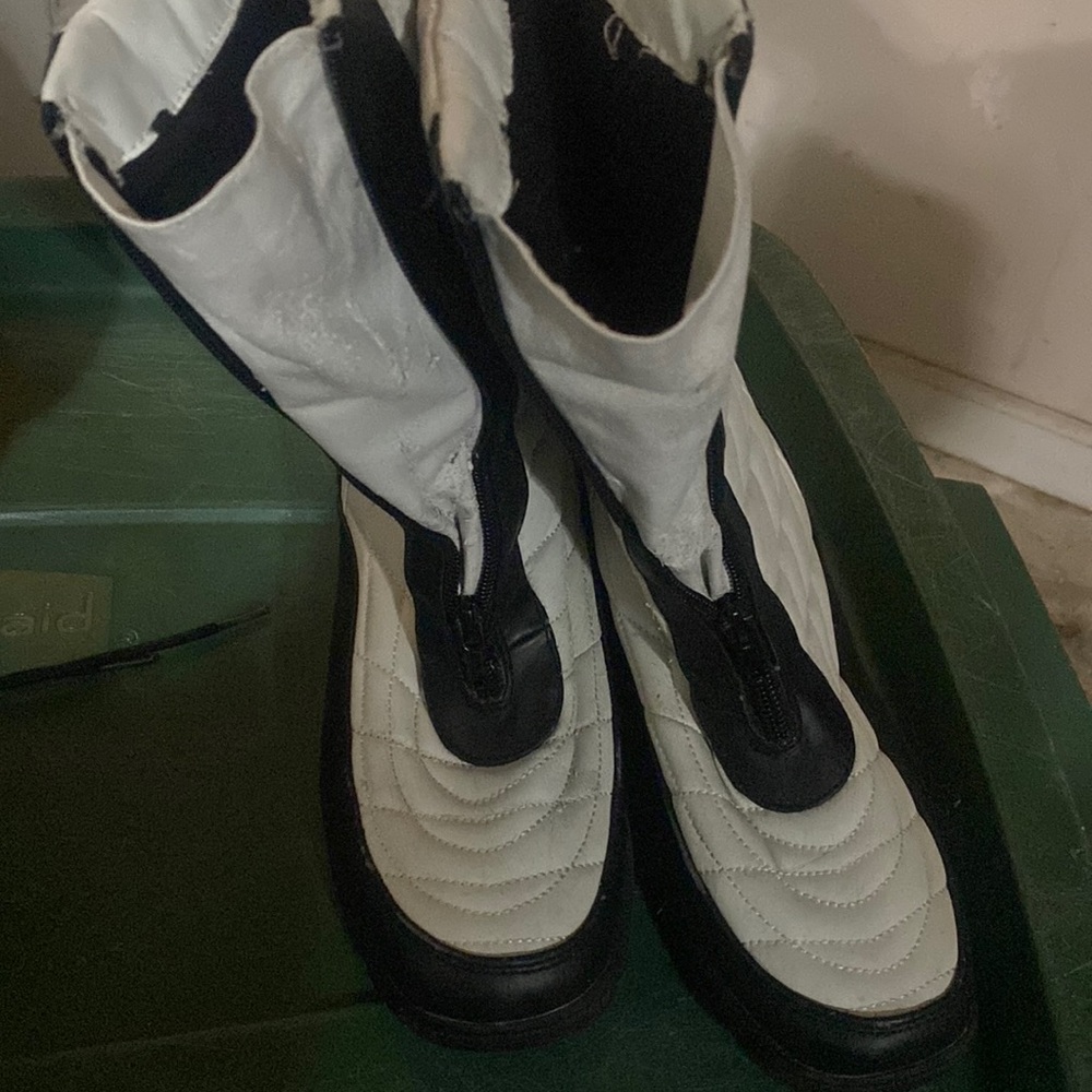 White snow boots